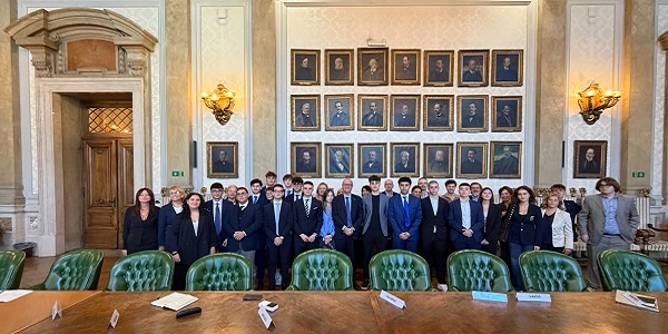 Al momento stai visualizzando SCUOLA, VALDITARA INCONTRA LE CONSULTE DEGLI STUDENTI: RAPPRESENTANZA, BENESSERE E NUOVE SFIDE EDUCATIVE